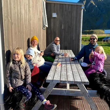 Πανσιόν Midnattsol Rom Og 3*