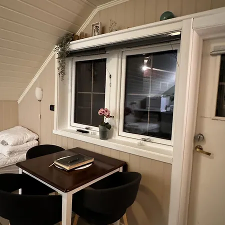 Midnattsol Rom Og Bleik