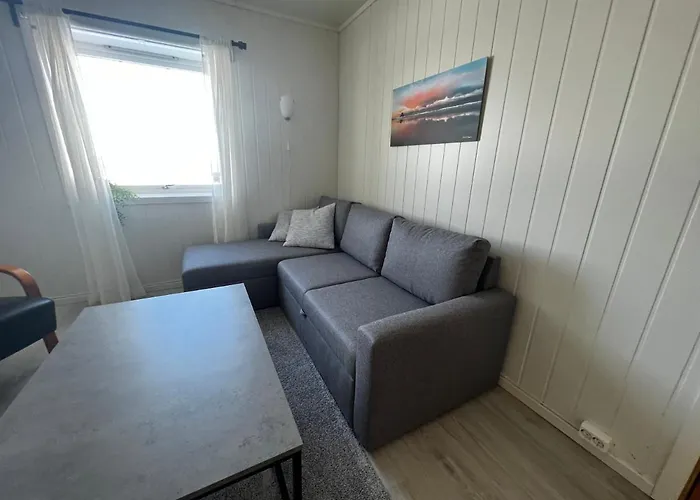 Midnattsol Rom Og Casa de hóspedes Bleik