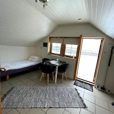 Πανσιόν Midnattsol Rom Og